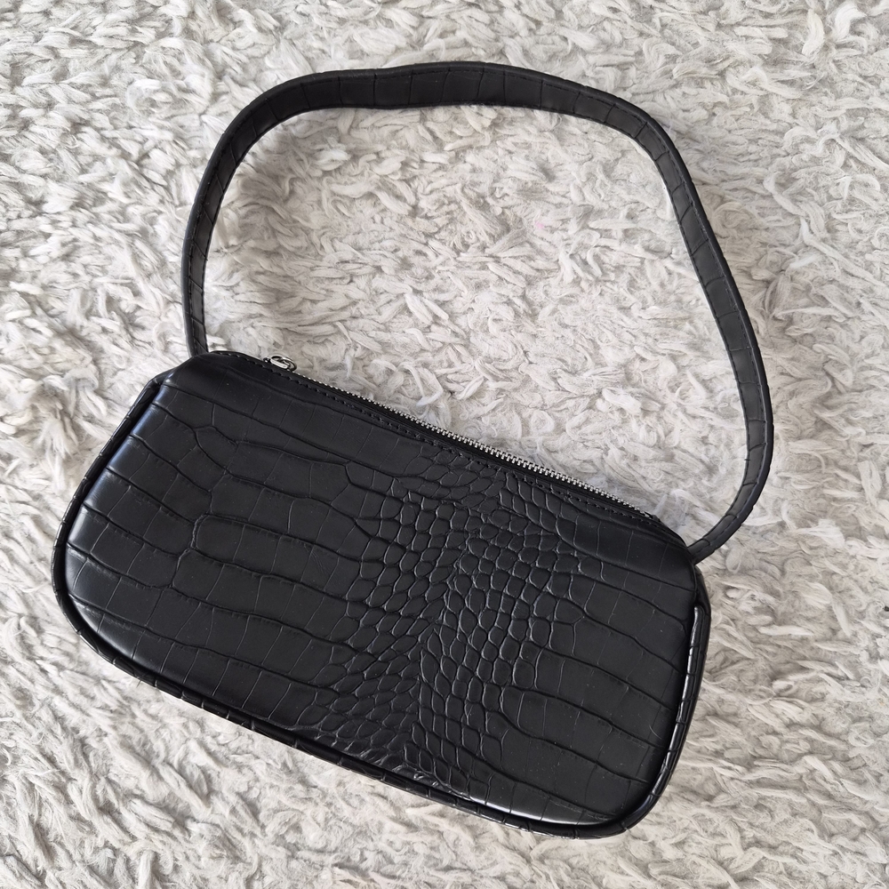 Forever 21 Black Crocodile Embossed Baguette Bag – Y2K Minimalist Aesthetic